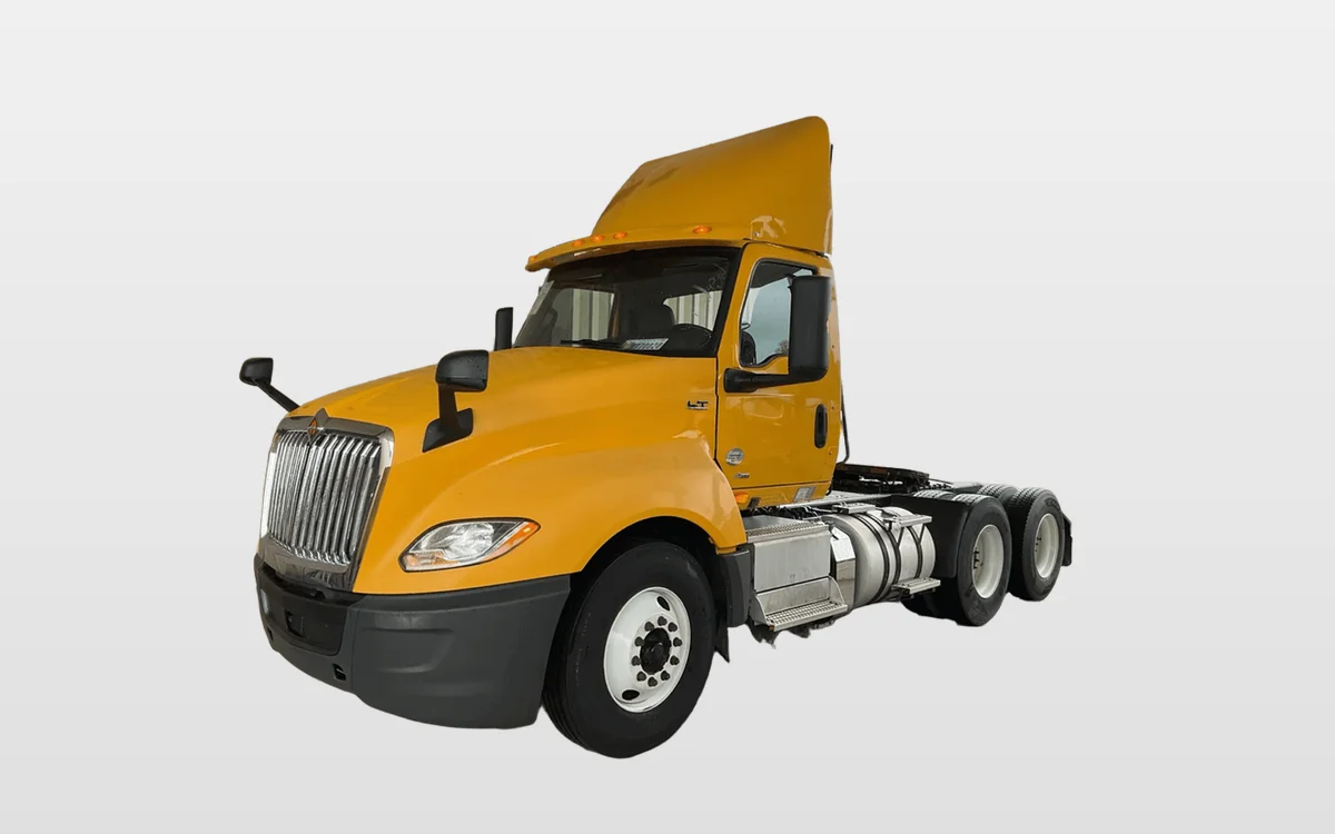 2019 International LT - image 1