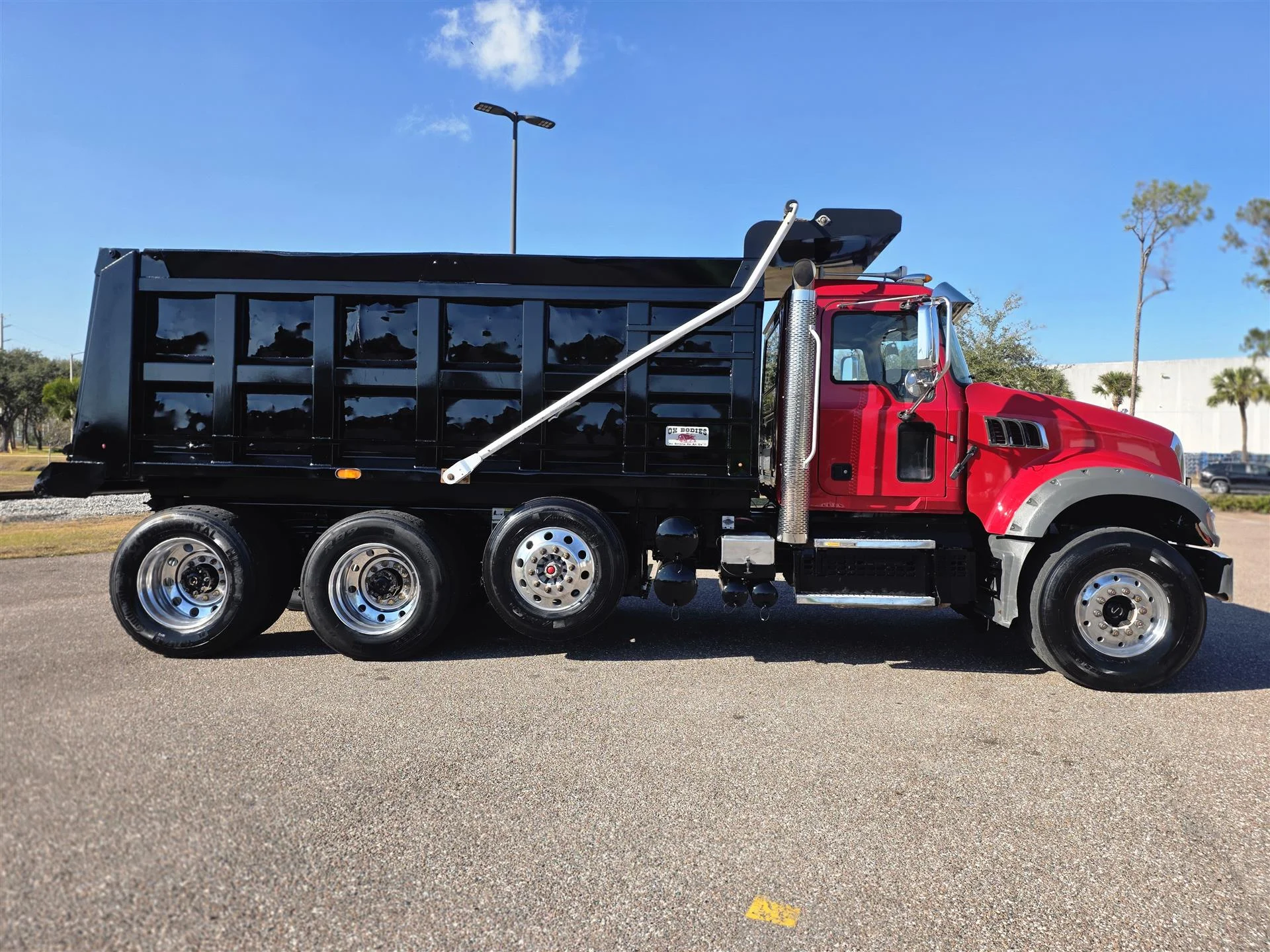 2019 Mack Granite - image 4