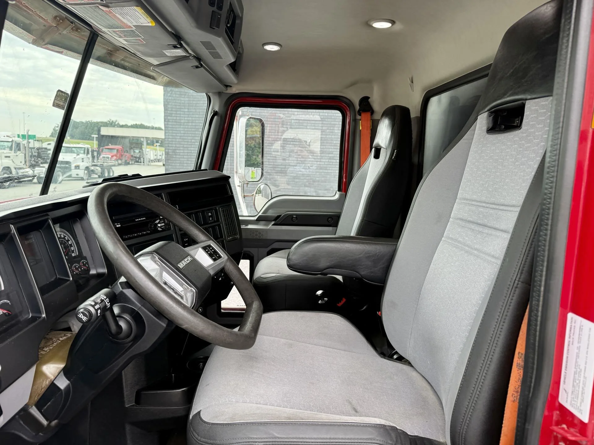 2019 Mack Granite in Duluth, GA — photo 9