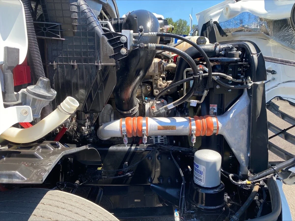 2024 Freightliner Cascadia — photo 10