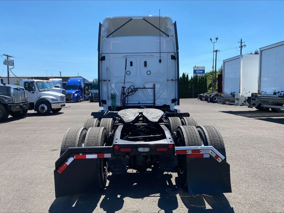 2024 Freightliner Cascadia — photo 4