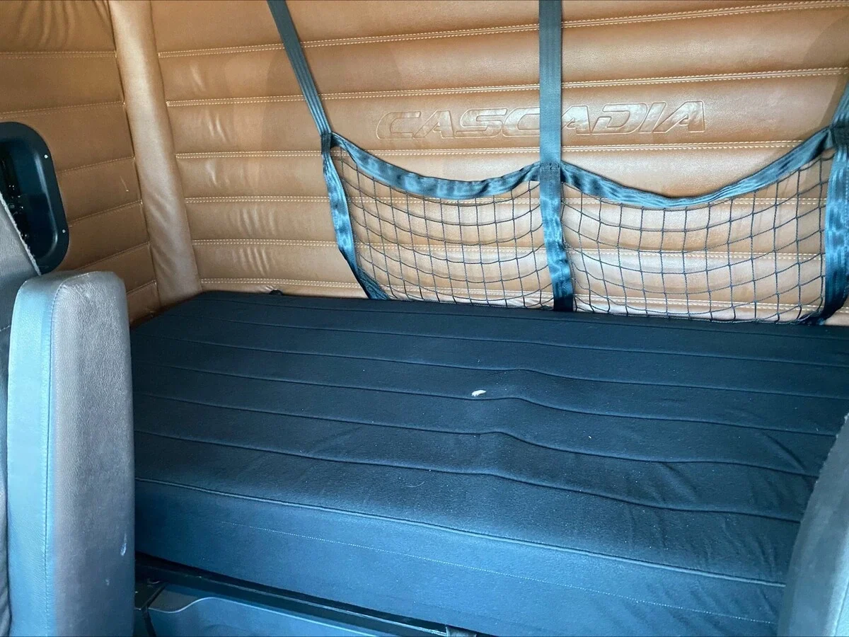 2024 Freightliner Cascadia — photo 13