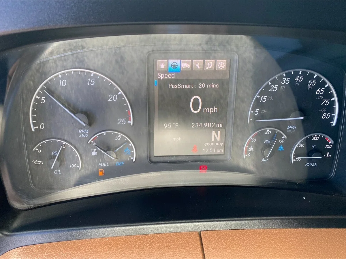 2024 Freightliner Cascadia — photo 17