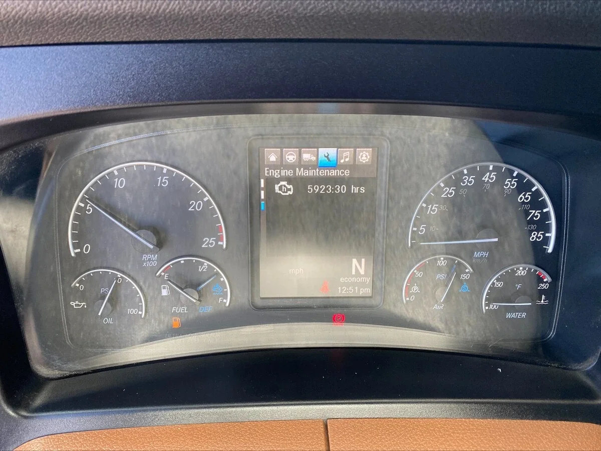 2024 Freightliner Cascadia — photo 18