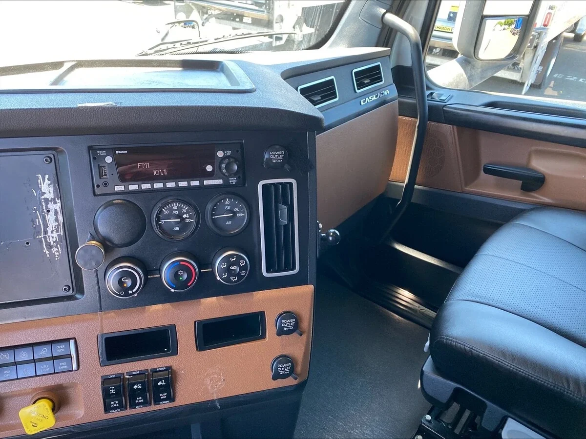 2024 Freightliner Cascadia — photo 14