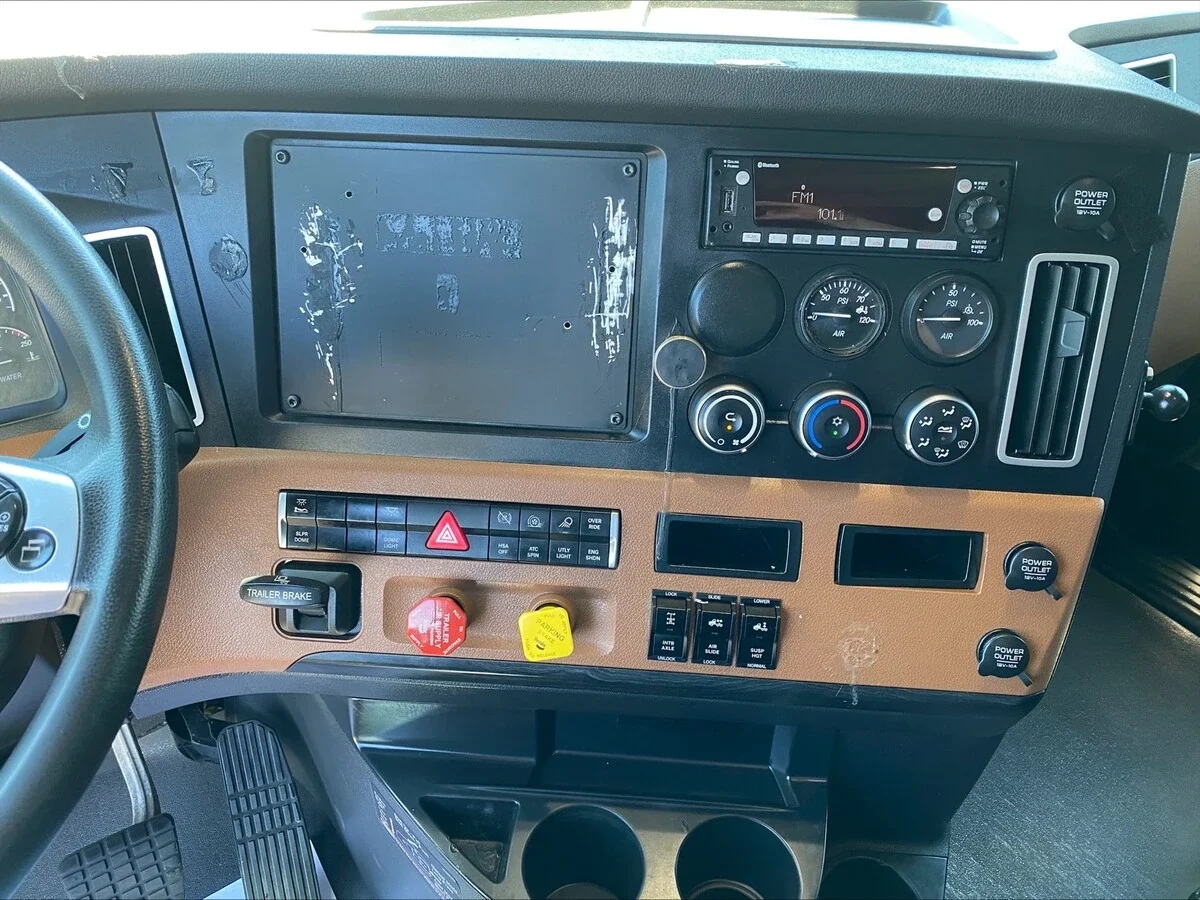 2024 Freightliner Cascadia — photo 15