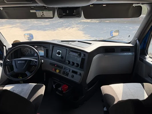 2022 Freightliner Cascadia in Fort Worth, TX — photo 3