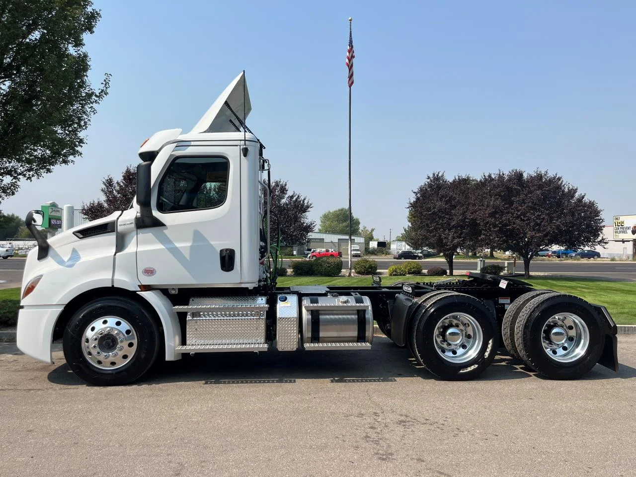 2025 Freightliner Cascadia - image 2