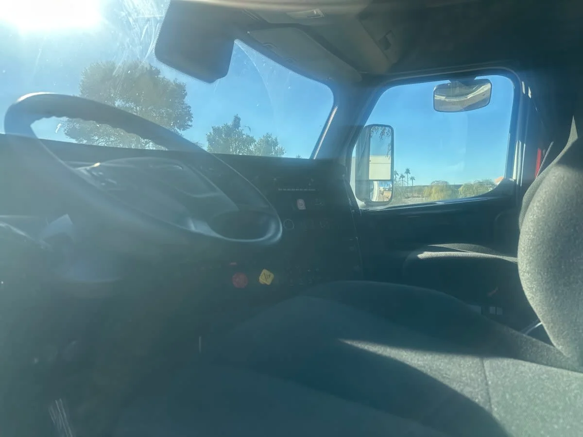 2023 Freightliner Cascadia - image 7