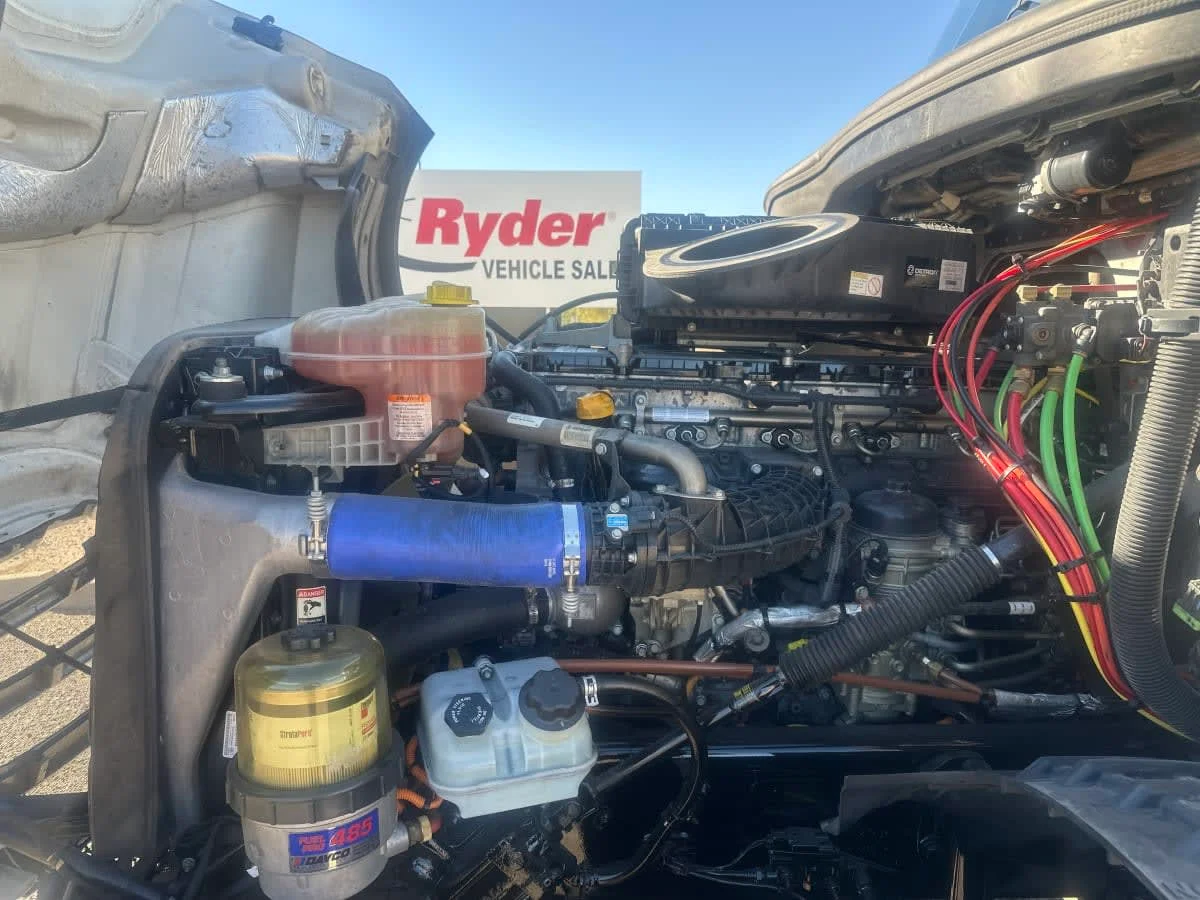 2023 Freightliner Cascadia - image 9