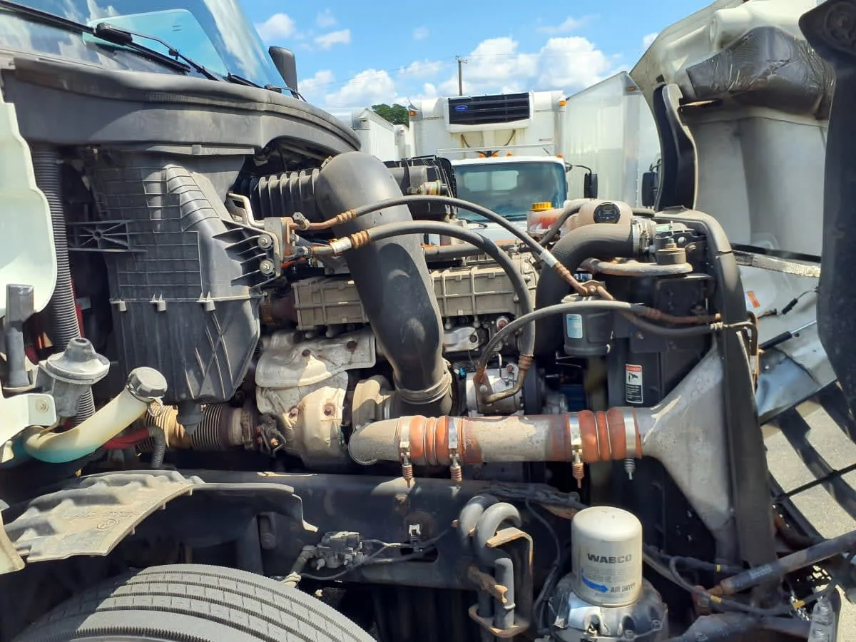 2019 Freightliner Cascadia - image 11