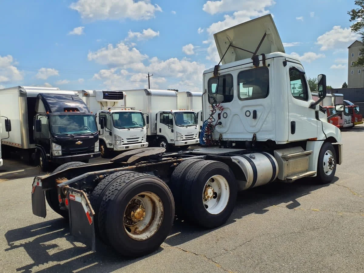 2019 Freightliner Cascadia in Springfield, MA — photo 4
