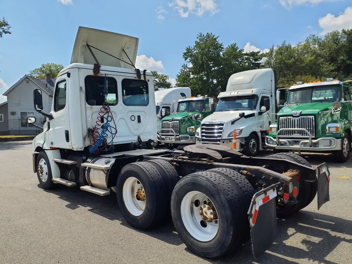 2019 Freightliner Cascadia in Springfield, MA — photo 6
