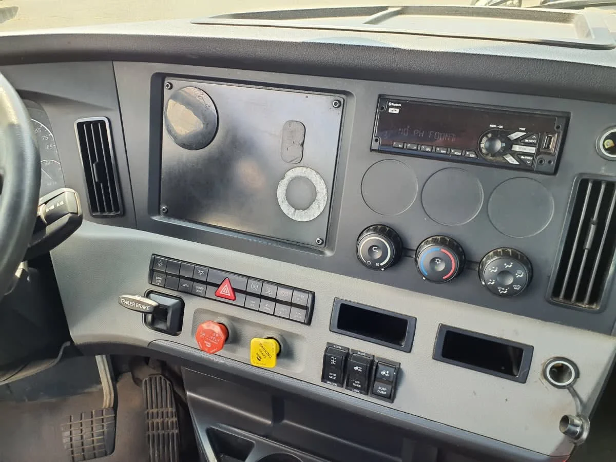 2019 Freightliner Cascadia in Springfield, MA — photo 7