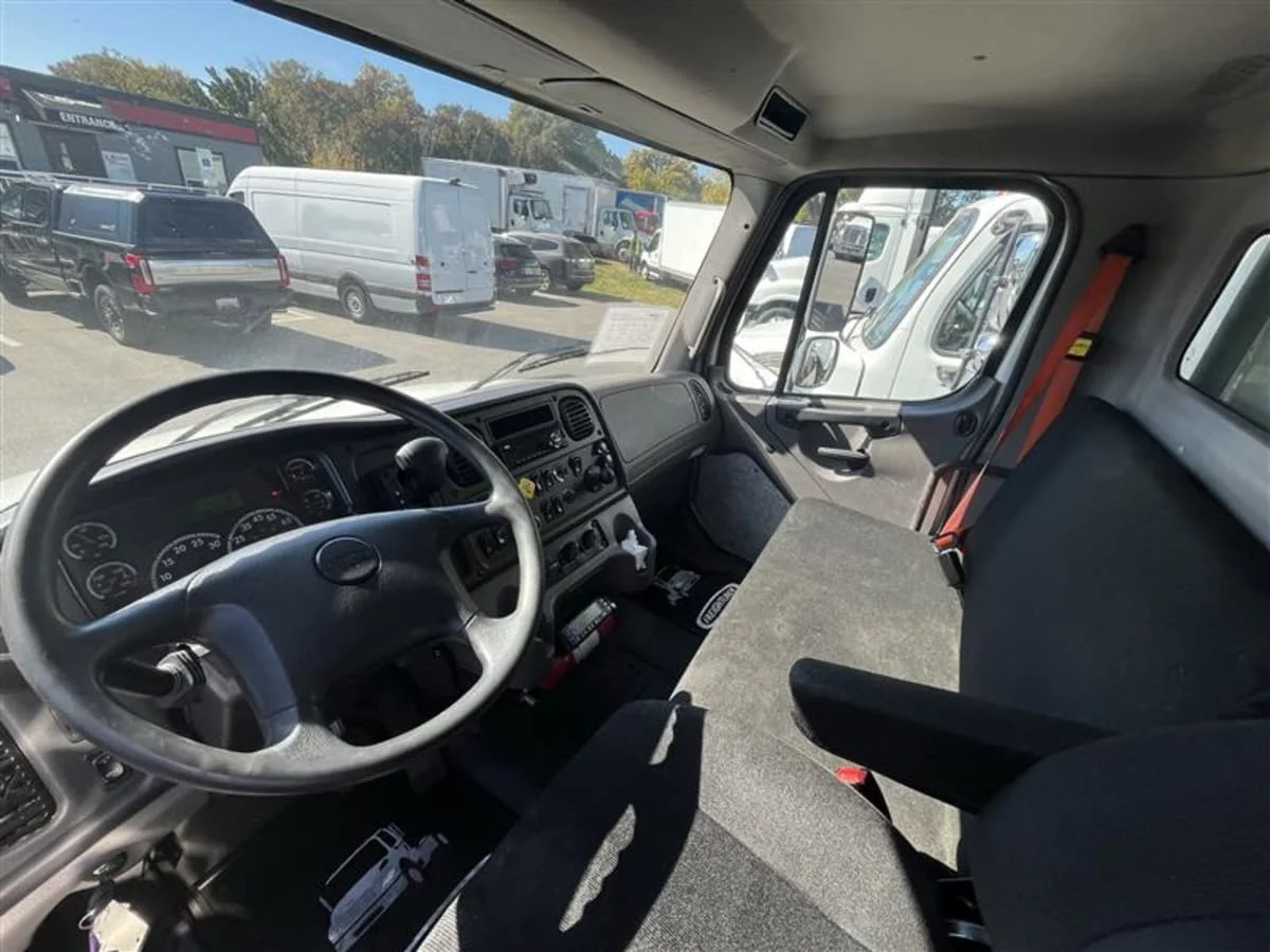 2019 Freightliner M2 106 - image 8