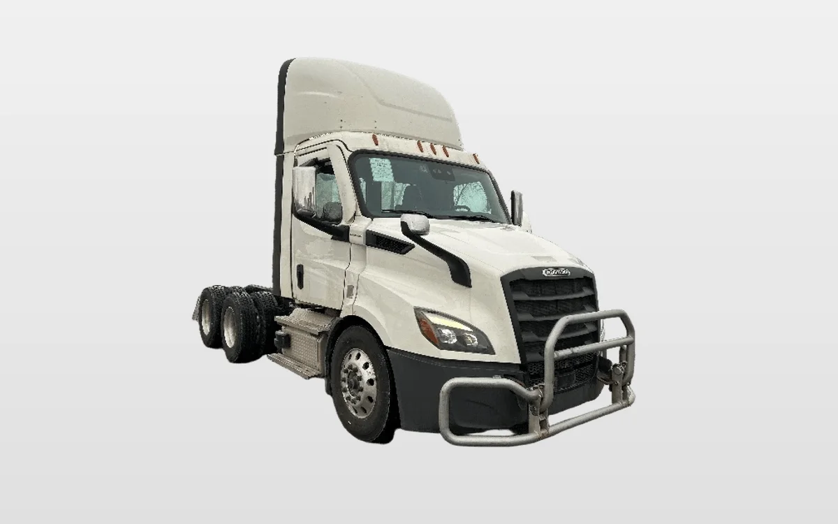 2022 Freightliner Cascadia - image 1