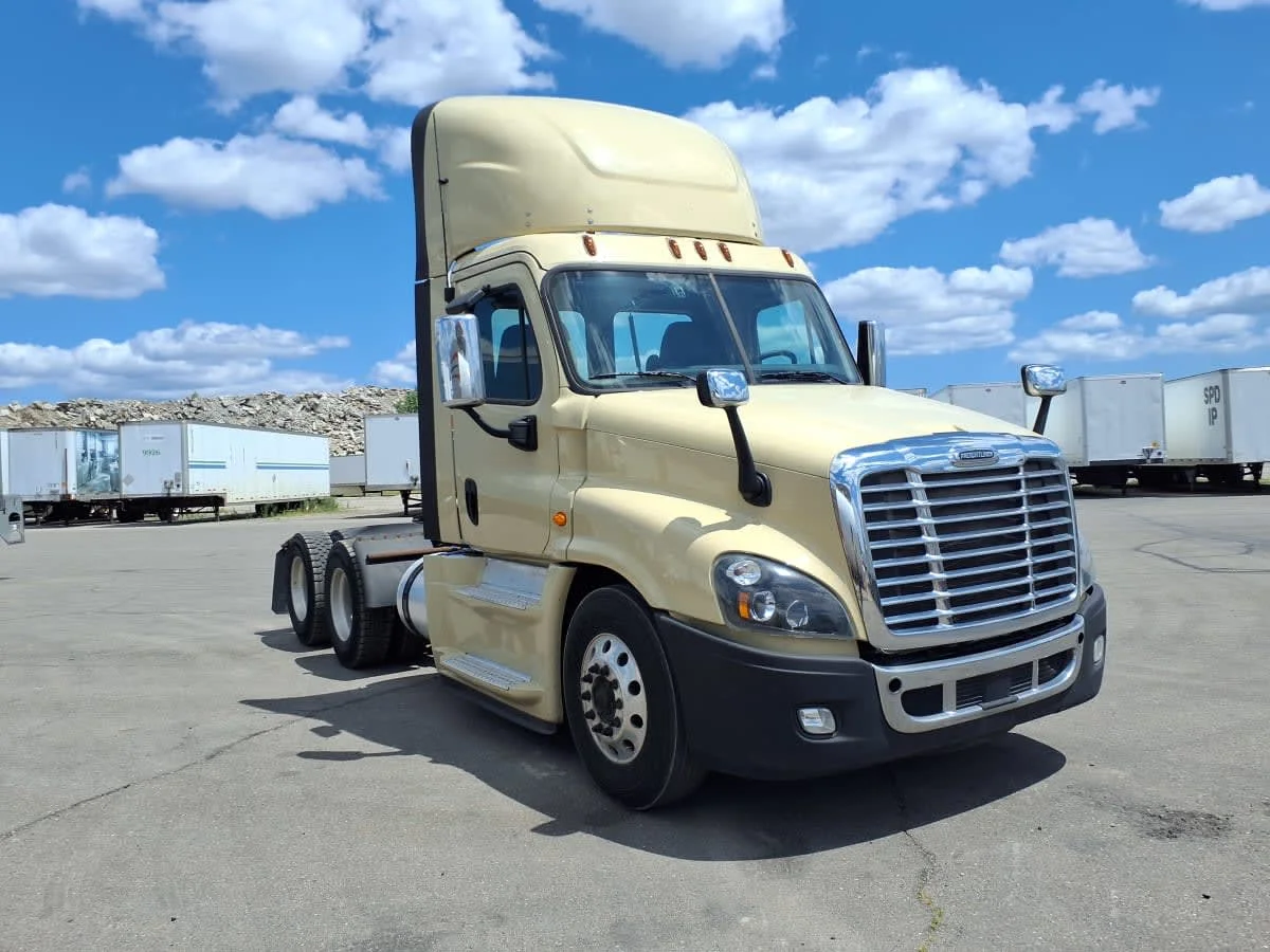 2019 Freightliner Cascadia in Taylor, MI — photo 3
