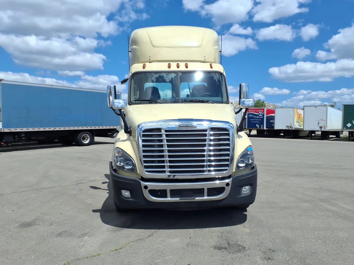 2019 Freightliner Cascadia in Taylor, MI — photo 2