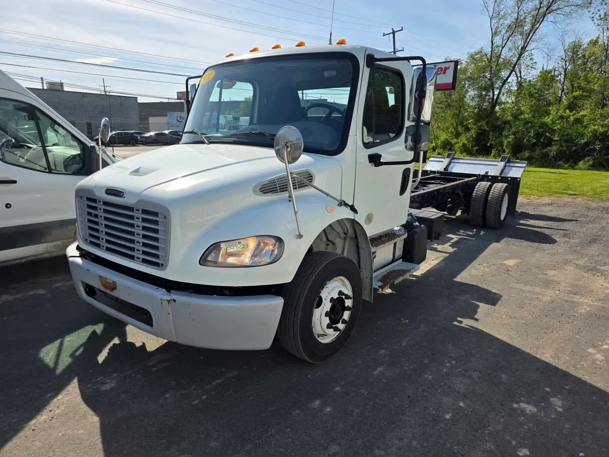 2021 Freightliner M2 106