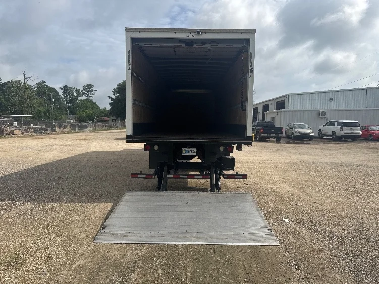 2021 Freightliner eM2 in Hammond, LA — photo 9