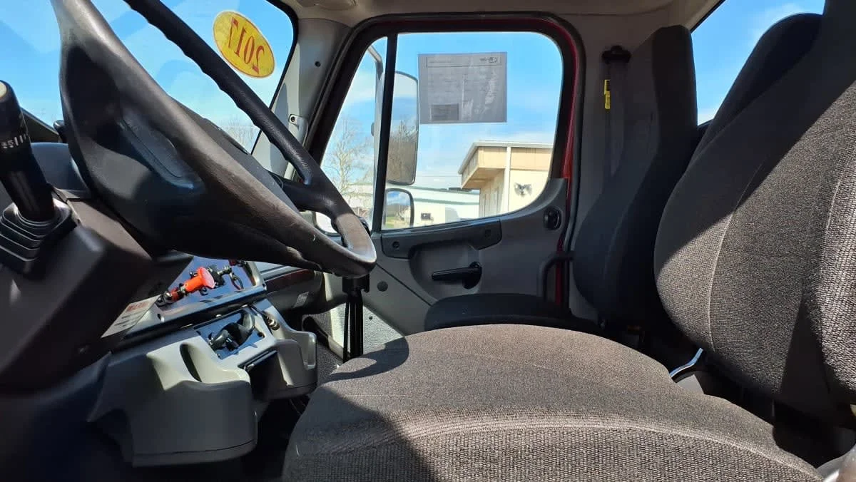 2017 Freightliner M2 112 - image 7