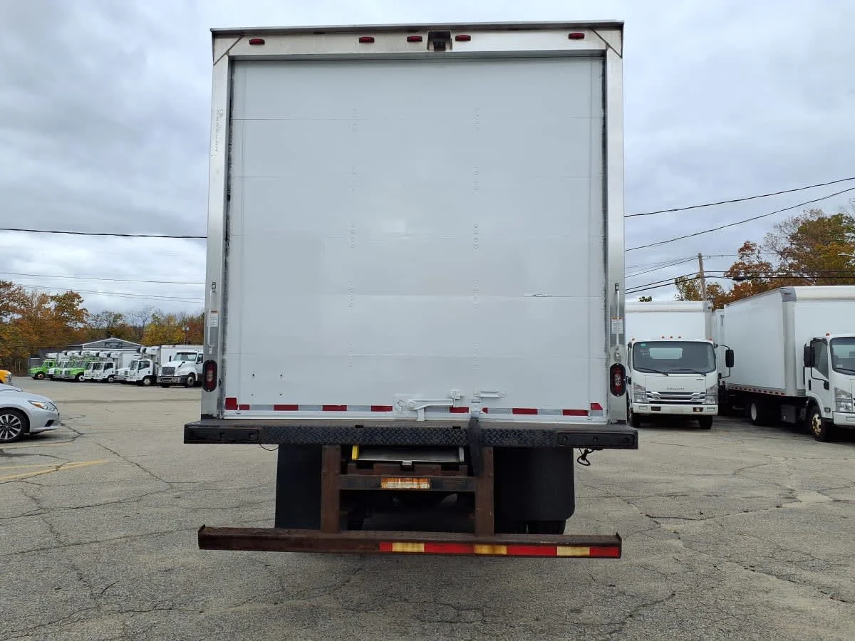 2018 Freightliner M2 106 - image 5