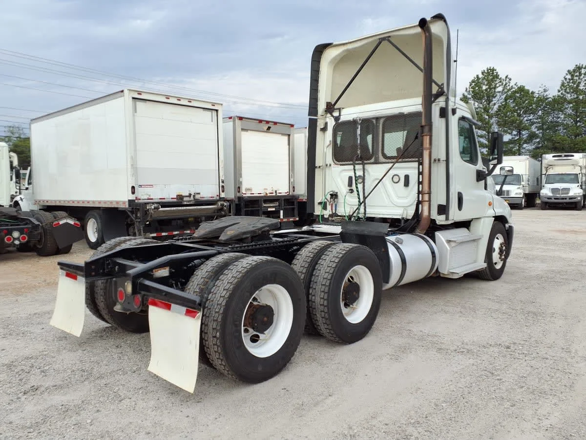 2020 Freightliner Cascadia in Greenville, SC — photo 4