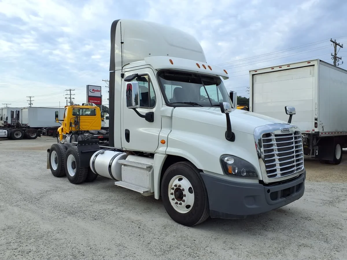 2020 Freightliner Cascadia in Greenville, SC — photo 3