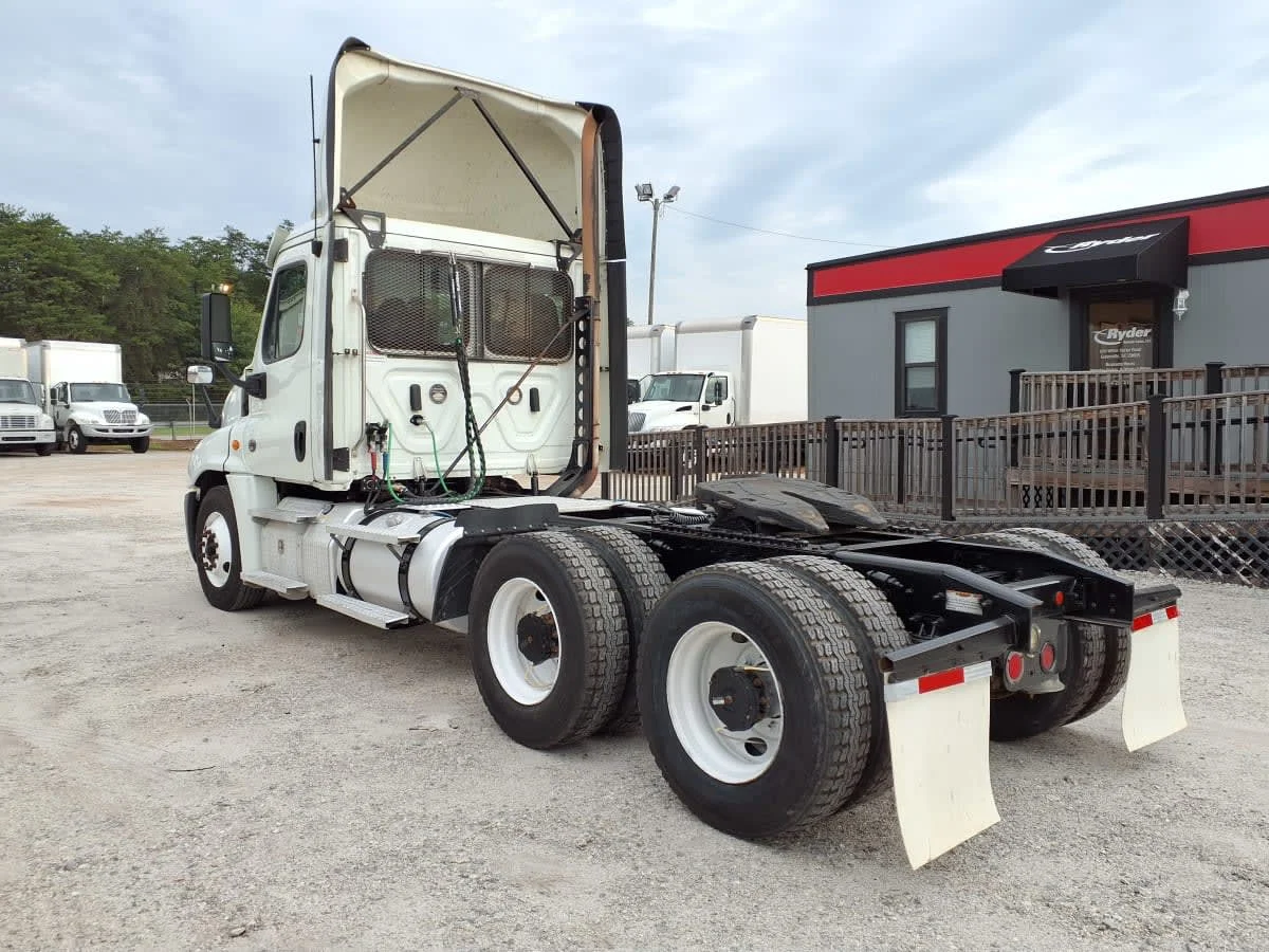 2020 Freightliner Cascadia in Greenville, SC — photo 6