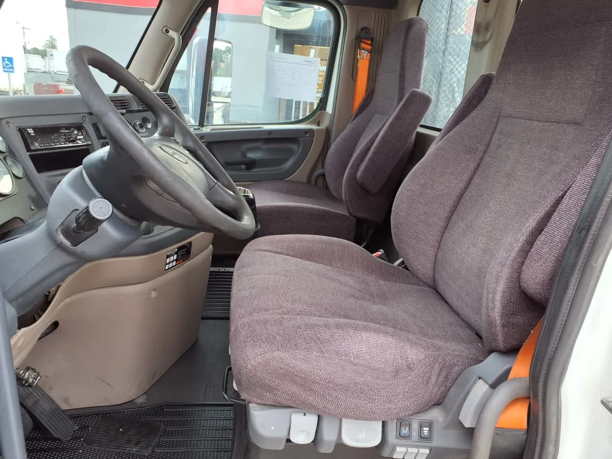 2020 Freightliner Cascadia in Greenville, SC — photo 7