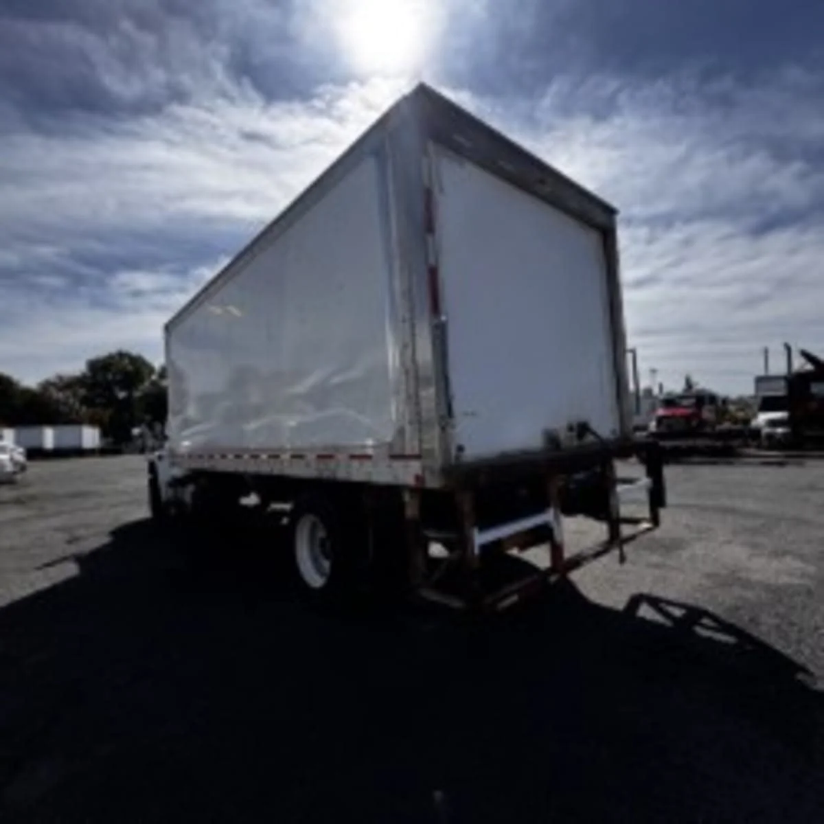 2019 Freightliner M2 106 - image 3