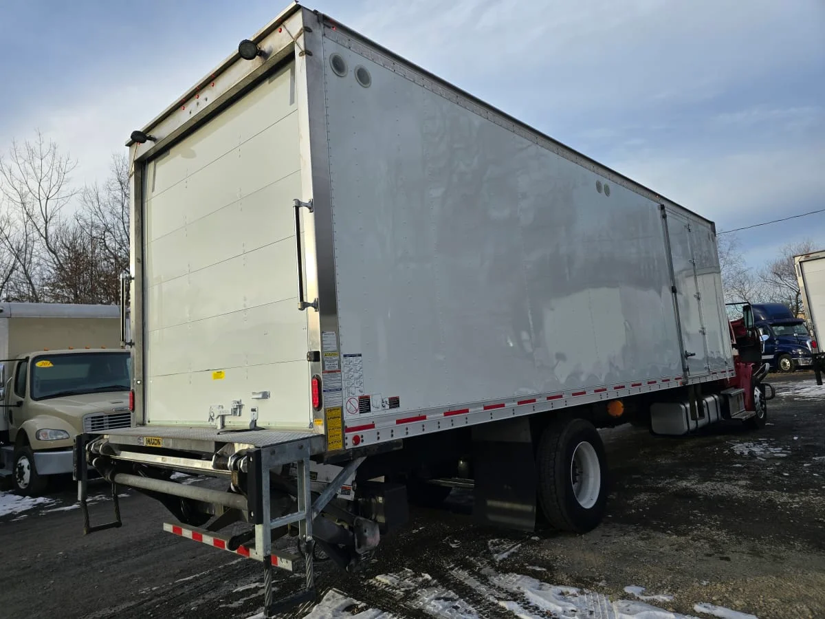 2019 Freightliner M2 106 - image 4