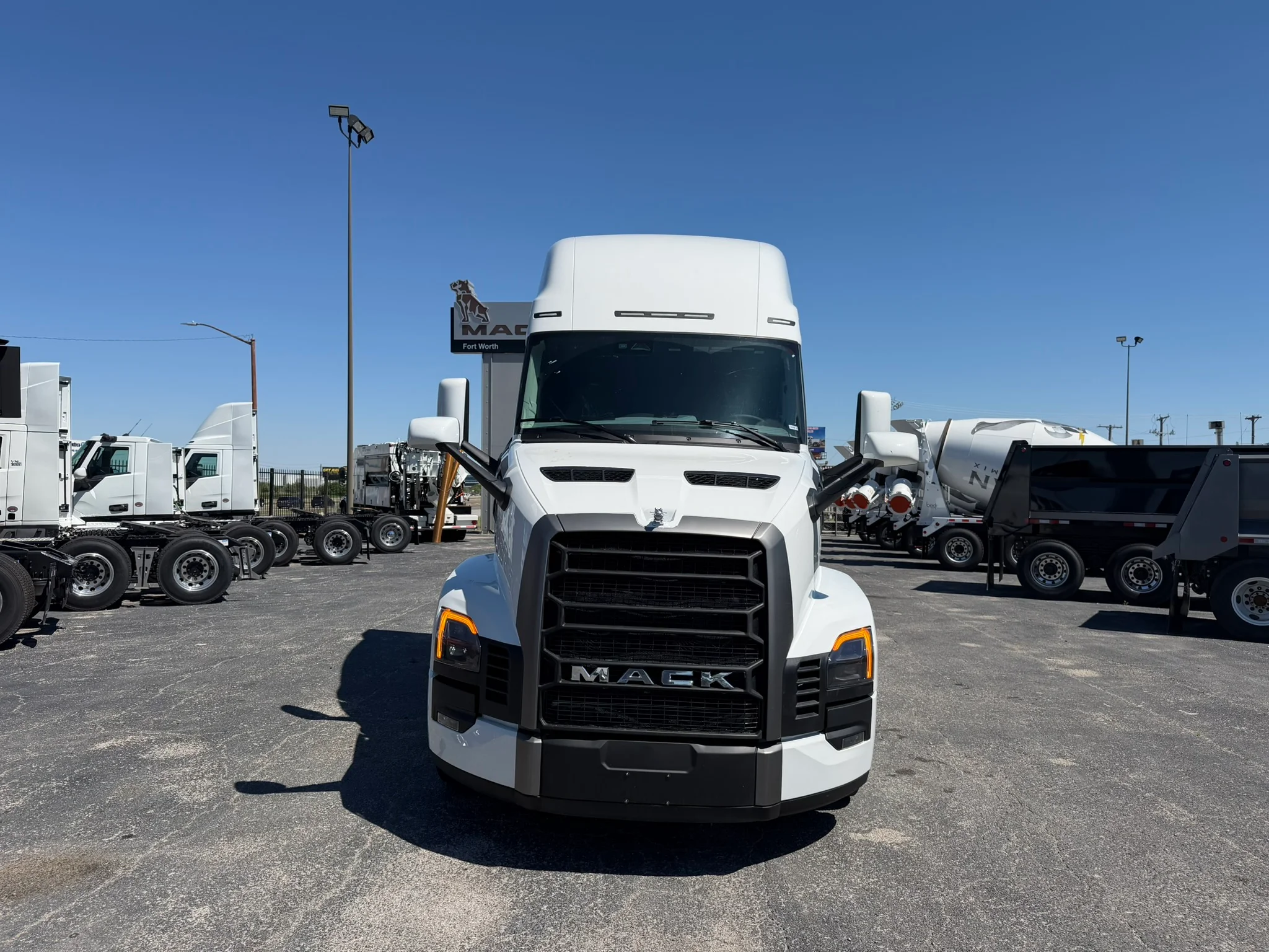 2027 Mack Pinnacle in Fort Worth, TX — photo 2