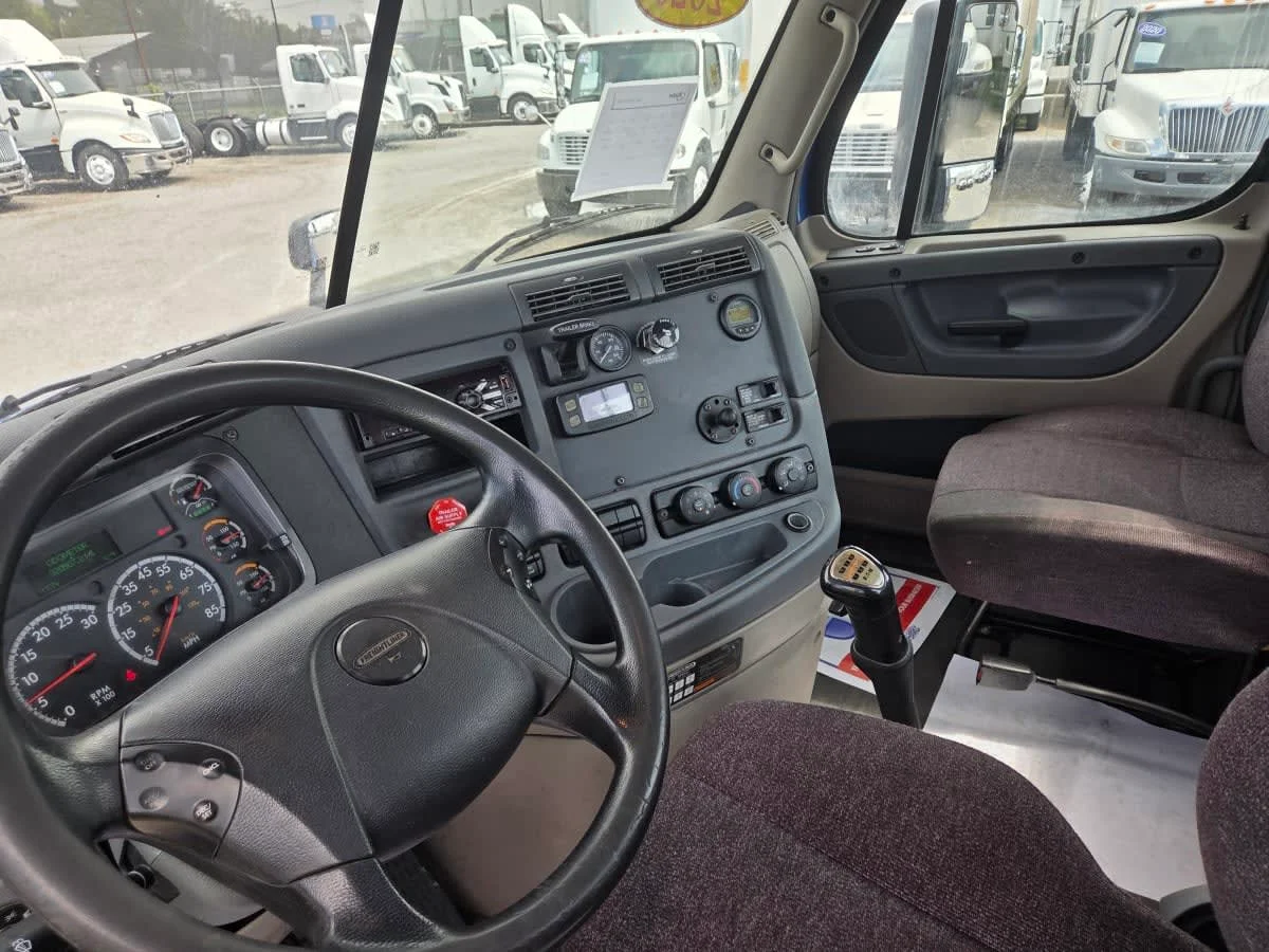 2020 Freightliner Cascadia in St. Rose, LA — photo 7