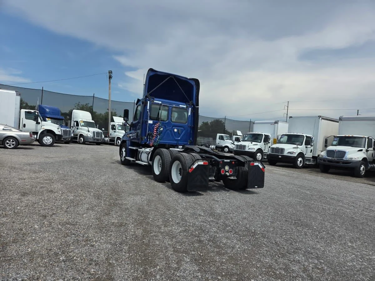 2020 Freightliner Cascadia in St. Rose, LA — photo 6