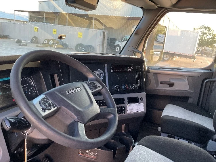 2020 Freightliner Cascadia - image 10