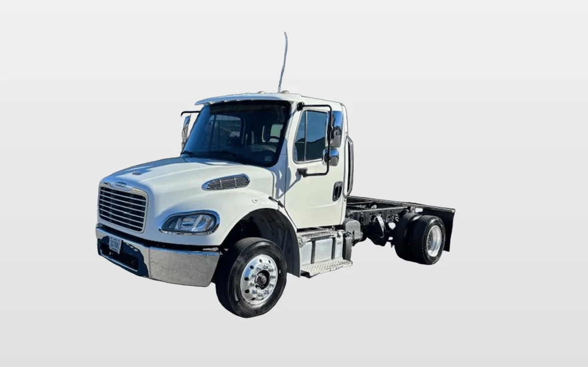 2016 Freightliner M2 106 - image 1