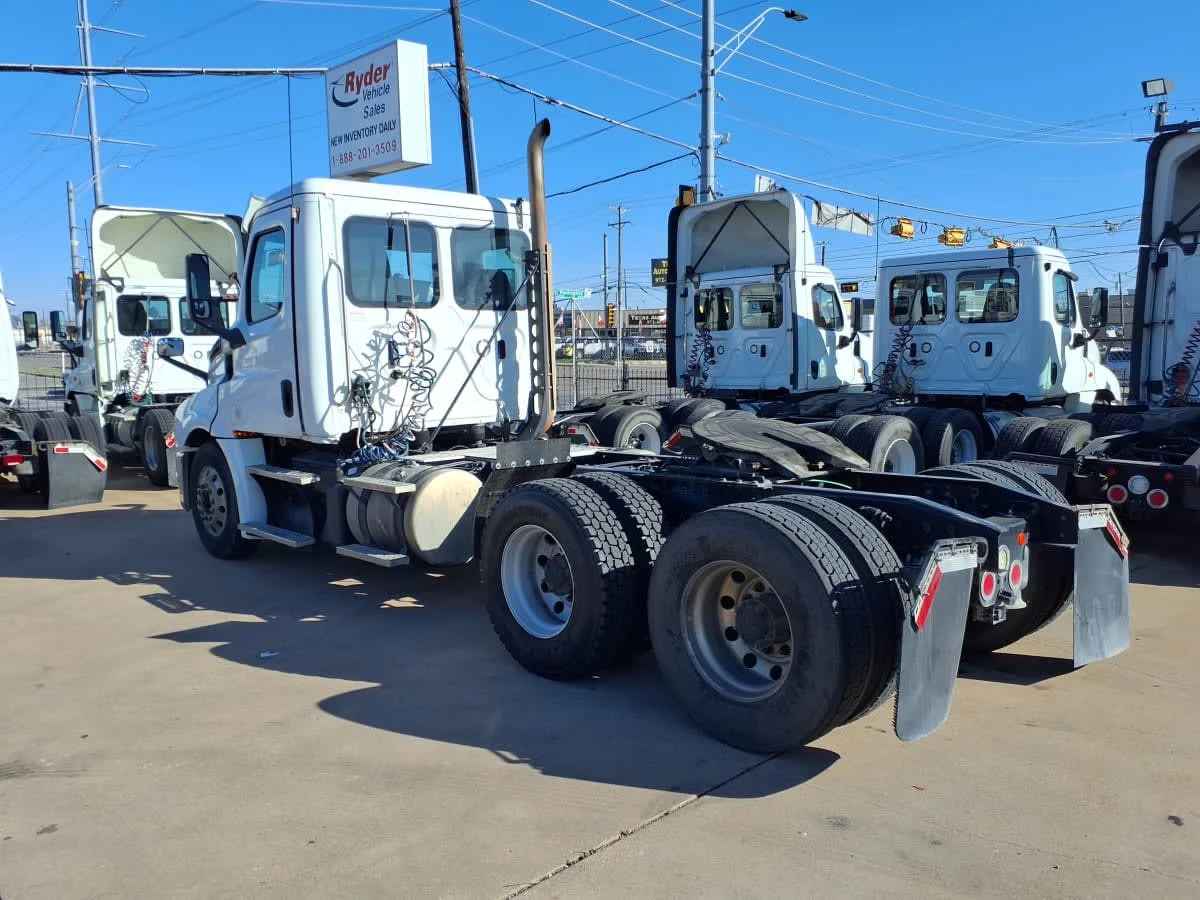2019 Freightliner Cascadia - image 6