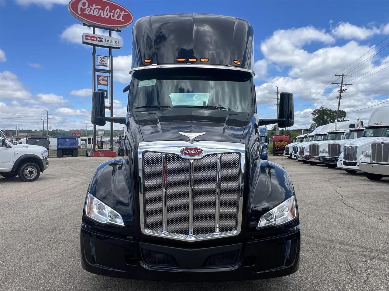 2027 Peterbilt 579 in South St. Paul, MN — photo 8