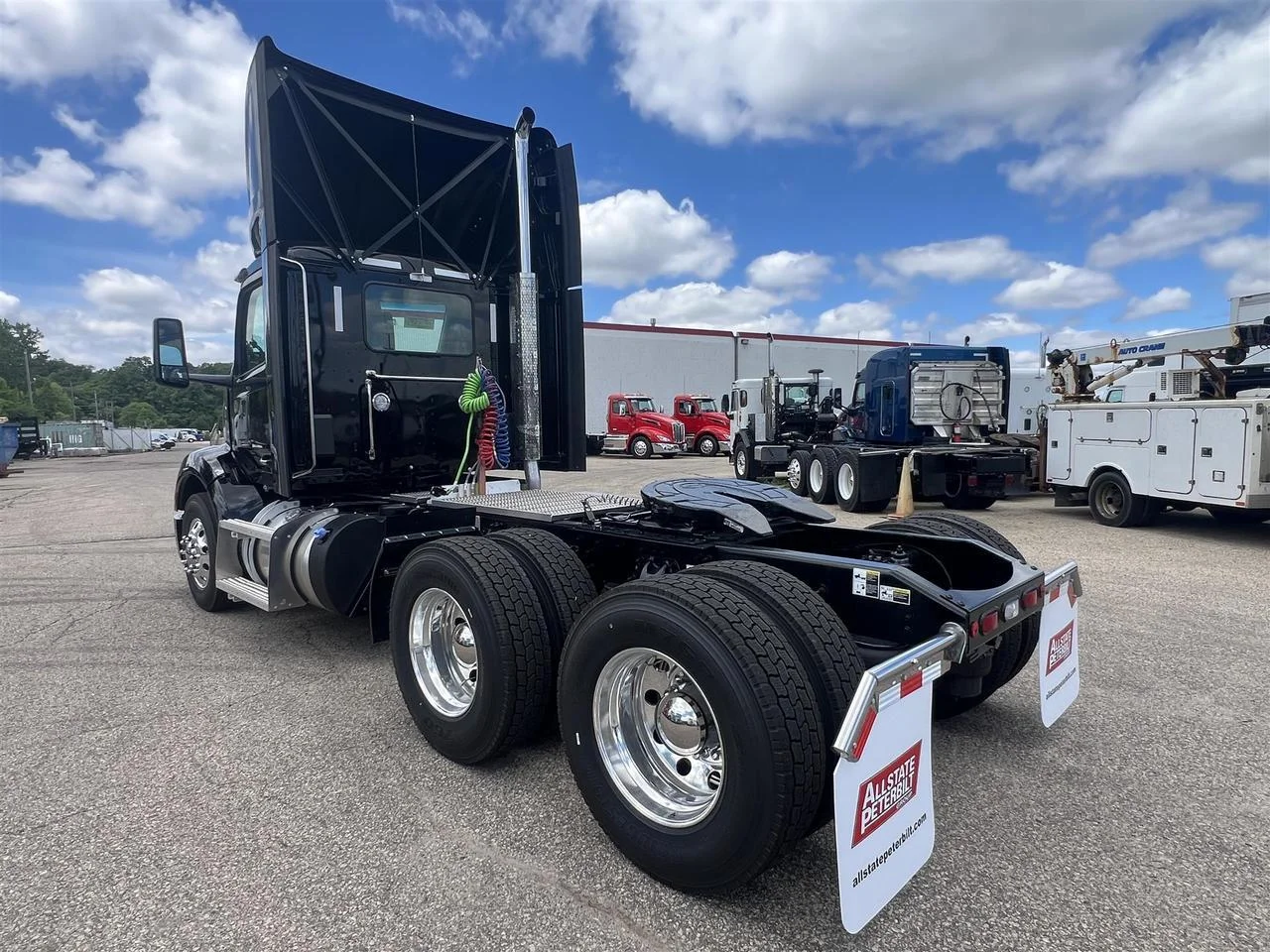 2027 Peterbilt 579 in South St. Paul, MN — photo 2