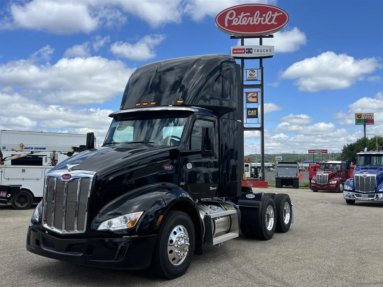 2027 Peterbilt 579 in South St. Paul, MN — photo 12