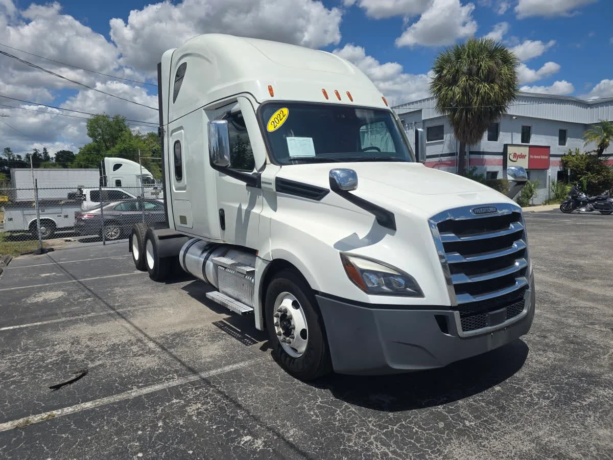 2022 Freightliner Cascadia in Tampa, FL