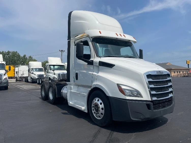 2018 Freightliner Cascadia in Chicago (Melrose Park), IL