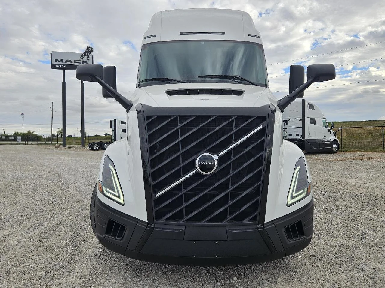 2026 Volvo VNL 860 in Indianapolis, IN — photo 2