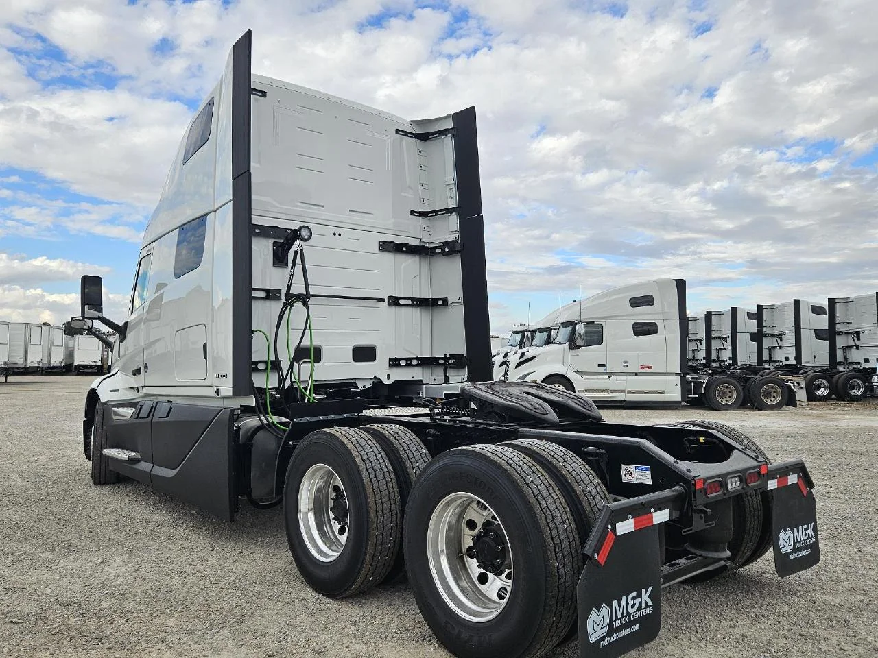 2026 Volvo VNL 860 in Indianapolis, IN — photo 5