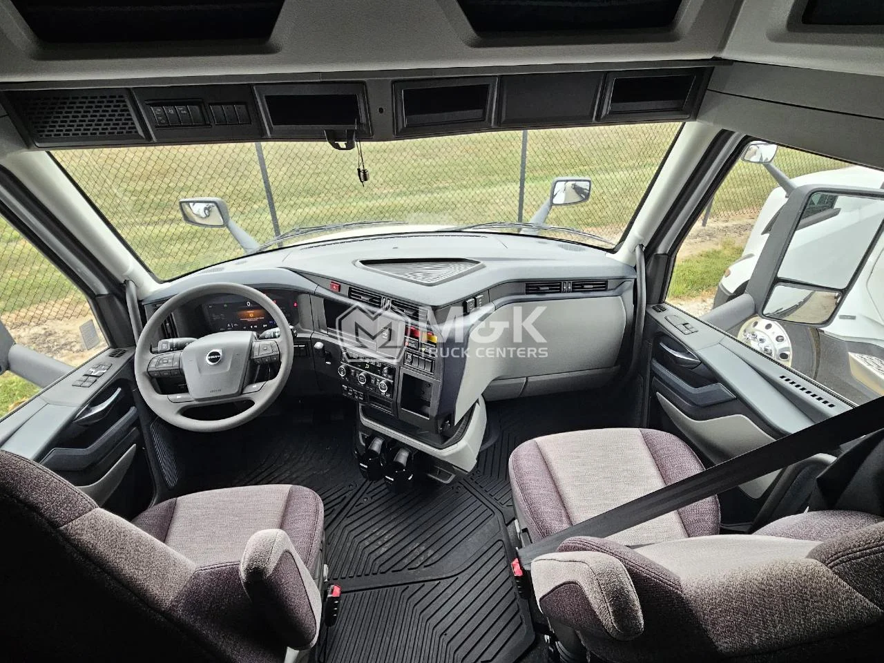 2026 Volvo VNL 860 in Indianapolis, IN — photo 4