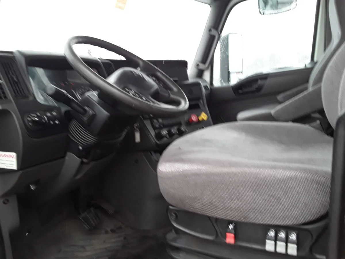 2019 International LT in Salisbury, MA — photo 7