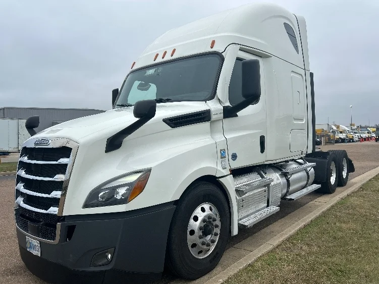 2021 Freightliner Cascadia - image 3