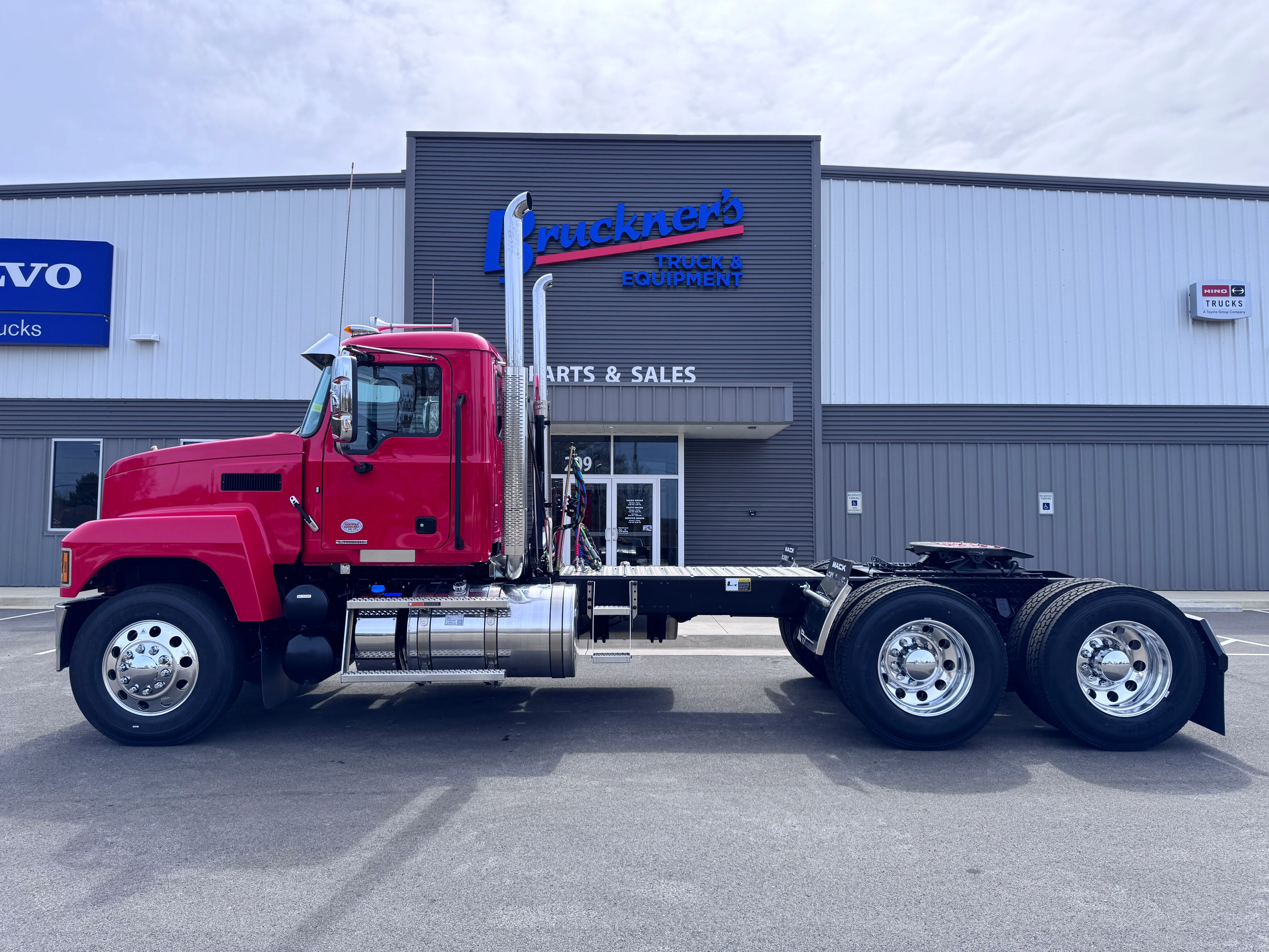 2027 Mack Pinnacle in Van Buren, AR — photo 8