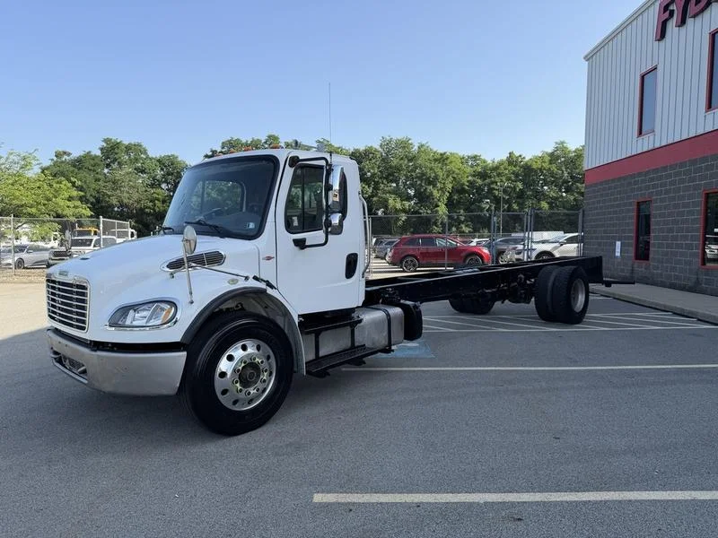2018 Freightliner M2 106